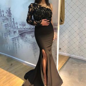 Arabic One Shoulder Long Sleeves Mermaid Lace Evening Dresses Beaded Appliques Side Split Sweep Train Satin Prom Gowns224o