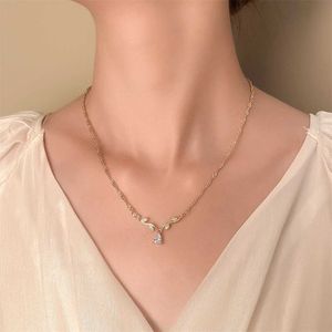 Cute Iced Out Cubic Zirconia Laurus Necklace Micro Set Zircon Leaf Female Fashion Water Drop Collar Gold Color Aesthetic Pendant Chain Jewelry For Women Wholesale