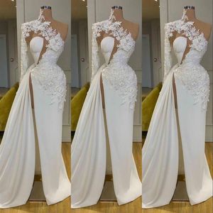 2021 Seksi Arapça Dubai Zarif Beyaz Prom Elbiseler Yüksek Boyun Bir Omuz Uzun Kollu Çiçekler Resmi Gece Elbise Yan Spli300m