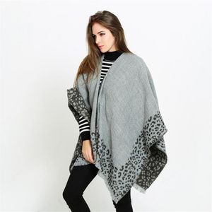 Poncho con scialle in cashmere da donna invernale Nuovo scialle biforcuto con stampa leopardata Addensare Sciarpa morbida e calda Donna 231t