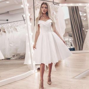 Vintage tanie krótkie sukienki ślubne satynowe suknie ślubne satynowe suknie ślubne proste z ramion A-line sukienki szatą de Mariage241k