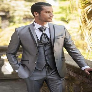 Slim Fit Silver Grey Groom Tuxedos Notch Lapel Two Button Groomsmen Mens Wedding Tuxedos Utmärkt Man 3 Piece Surejacket Pants V2309