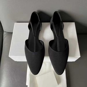 Totemedesignerskor läder kvinnliga ihåliga franska skor äkta med sidor platt klackar svart bekväma och mångsidiga fårskinn wrap platta sula sandaler