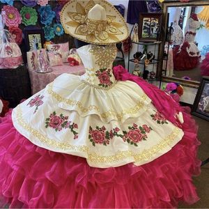 Pinke Quinceanera-Kleider für 16 Jahre, Rüschen, abgestuft, Organza, Ballkleid, Stickerei, Applikationen, Kristall, für Partykleid