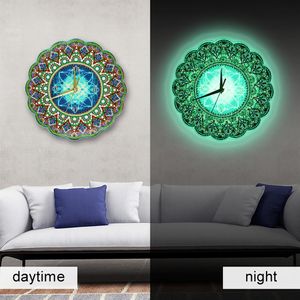 Luminoso Diamante Pittura Orologio Mandala Pittura Diamante Punto Croce Diamante Ricamo Speciale Perline A Forma di Decorazione Della Parete di Casa 20123435