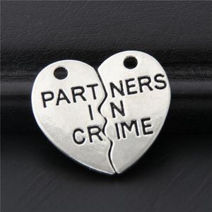 200Set Lot Antique Sliver Spoling Love Charms Partners In Crime Letters Heart Pendant Making Fit Handgjorda tillbehör 20x19mm2517