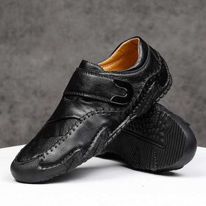 Kleid Schuhe Prägnante Leder Casual Sneakers Schuhe für Männer 2022 Neue Outdoor Atmungsaktive Sneakers Mode Trend Fahren Loafer Haspe Pu Schuhe L230720