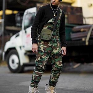 Män en axel mode jeans jumpsuit casual camouflage tryck jeans jumpsuits overall tracksuit camo suspender pant1248r