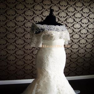 Weiße oder elfenbeinfarbene Braut-Wickeljacken, halbe Ärmel, Spitze-Brautjacke mit Kristallperlen, Bolero-Jacke, Hochzeitskleid256N