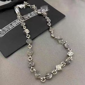 Крестное ожерелье Серебряное ретро -кросс цветет Европейский и американский хип -хоп тренд мужской и женский ожерелье для пары