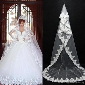 Vintage White Ivory One Layer Wedding Veil spetsar kantade kapelllängd romantiska brudslöjor med kam billigt redo att skicka CPA0913049