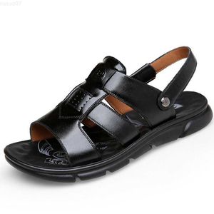 Sandals Sandals for Men Summer Leisure Beach Shoes for Men Korean Version Soft Sole Outwear Dual Purpose Oil Spray Men's Sandals L230731