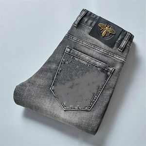 Mens Jeans Designer Slim Fit Motorcykel Biker denim för män av högkvalitativ modebroderi Bee Mans byxor Pour Hommes1863