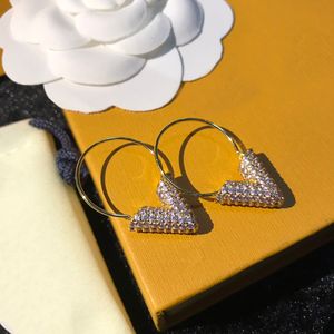 Designerörhängen Hoops For Woman Designers Luxurys Diamond Pearly Earring Brand Studs Ladies Weddings Jewelry 2307206Z