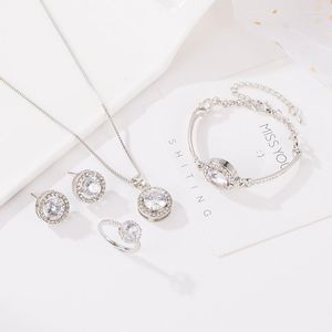 Bracciale rigido in acciaio inossidabile con diamanti lucidi per donne che vendono gioielli semplici ed eleganti in oro nobile