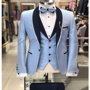 Açık mavi düğün damat smokin erkekler için takım elbise siyah şal yaka tek düğmesi 3 parça takım elbise blazer balo ceketleri yelek pantolon b240p