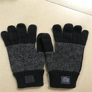 2021 Knitted Gloves classic designer Autumn Solid Color European And American letter couple Mittens Winter Fashion Five Finger Glo282I