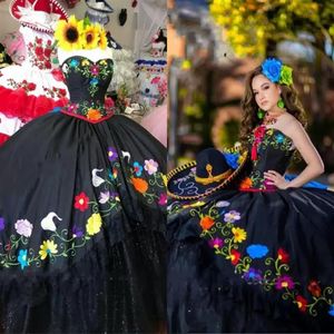 ブラックメキシコスタイルのキンシェネラドレスチャロ2023花刺繍レースレイヤーTULLEサテンプロムベスティドスパラXV ANOS275F