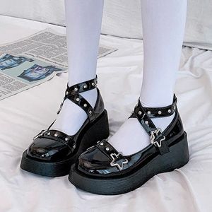 Klänningskor lolita skor stjärna spänne mary janes skor kvinnor korsbundna plattformskor patent läder flickor skor rivet casual skor 8570n 230719