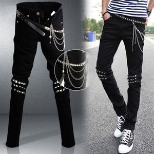 Mens Punk Rock Black Jeans Lap Hip Rivet Slim Fit Biker Denim Pants Boys DJ Singer Stage rippade mager jeans med bälteskedjor295s