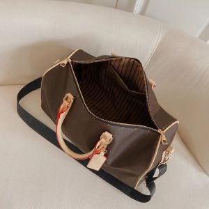 Ny designer duffle påse kvinnor män helg rese sport duffel gymnastiksäck avslappnad handväska stor kapacitet brun blommor förvaring topbags1888 duffel väskor för kvinnlig man