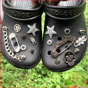 Metal Punk Croc Charms Designer Vintage Pin Rivet Chain Shoe Decoration Clogs Kids Boys Women Girls Gifts Charm for CROC Jibbi278u