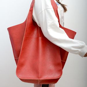秋/冬のビンテージトートバッグ - 柔らかい革のシンプルな大きなバッグ、大容量のシングルショルダートート、雑誌、デザイナースタイルで紹介されています