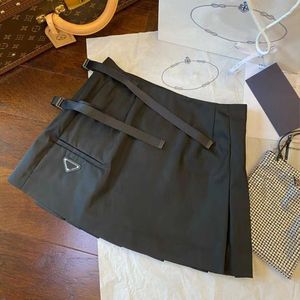 Summer women A-line tool high-waist pleated skirt, nylon fabric anti-wrinkle comfort, with A tie waist slimming, high-waist line casual fashion.