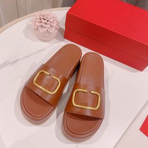 Muli di rivetti di alta qualità Slifor Slides Sandals Platform Pompa Tacchi a punta di punta Designer di lusso in gomma SOLE SOLE SOLE CHUADI