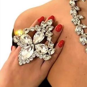 Alyans abartılı kristal büyük su damlası geometrik açık parmak takıları kadınlar için parlak rhinestone büyük ayarlanabilir yüzük