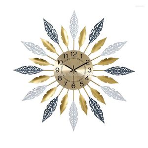 Wall Clocks Living Room Modern Minimalist Creative Clock Nordic Light Luxury Fashion Home Art Silent Watch