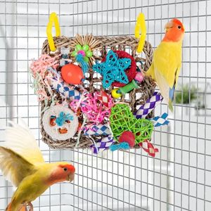 Altre forniture per uccelli Giocattolo per altalena pappagallo sicuro Giocattoli da masticare con gabbia a stella a cinque punte colorate 230719