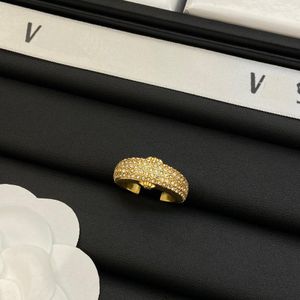 Hip Hop Ins Fashion Diamond Band Ring 18K Gold Plated Bague Finger Ring Couple Anello för män Kvinnor Bröllopstillbehör Designer smycken