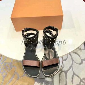 Sandalet buzağı deri dış taban kadın bayan nomad çivili ayak bileği kayış strappy düz loafer sandal ayakkabıları boyut 35-41