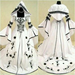 Celtyckie czarno -białe suknie ślubne z czapką Unikalne suknie ślubne z wykwintną gorsetą haftową