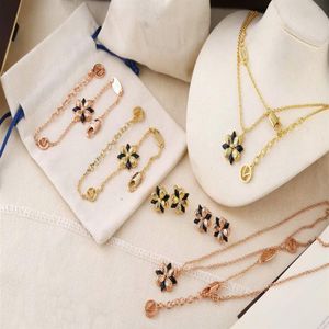 Europe America Style Jewelry Sets Lady Women Engraved V Initials Flower Blooming Strass Necklace Bracelet Earrings Sets 2 Color275W