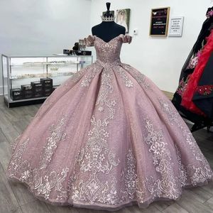 Rosa av axeln quinceanera klänningar prinsessan prom klänning tyll applikationer spets söt 15 klänning elegent balll gwon 16 vestidos de de