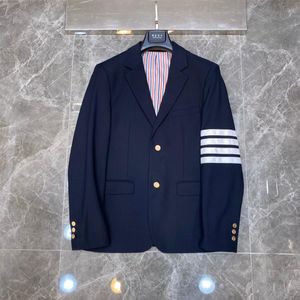 2019New Fashion Black Groom Tuxedos Red White and Blue Stripes Lapelビジネスウェディングドレス素晴らしい男ジャケットブレザースーツ247f