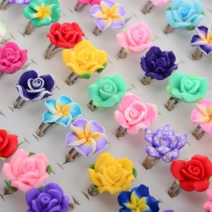 20 pz/lotto anelli per bambini all'ingrosso colori misti fiore anello di barretta in argilla polimerica regolabile per regalo per bambini