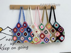 Bolsa feminina de crochê feito à mão com acabamento em estilo étnico padrão Bolsa de ombro de indústria pesada de crochê portátil Bolsa feminina de vovó