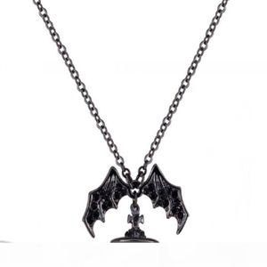 Drottning Mor Demon Evil Titanium Black Wings Diamond Saturn Necklace Super Cool Punk Bat318n