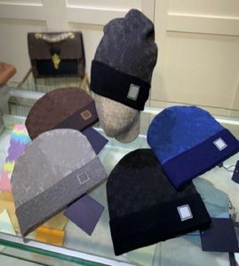 Avrupa Tasarımcı Beanie Unisex Örgü Kapak Yün Şapka Klasik Erkekler Örgü Spor Kafatası Kapakları Bayanlar Günlük Açık Run Kadınlar Sıcak Bonnet Gorros Tutun