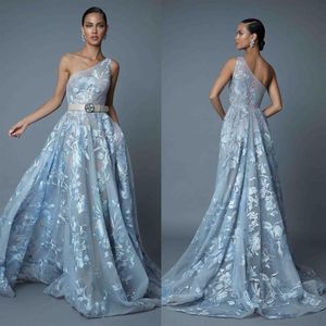 Berta 2019 One Shoulder Prom Dresses Light Blue Lace Appliqued 라인 형식 이브닝 가운 스위프 트레인 디자인 미인 대회 레드 카펫 D202I