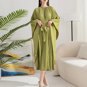 Vestidos casuais Miyake plissado Tourism Resort Fairy Dress com design elegante e solto tamanho grande para mulheres