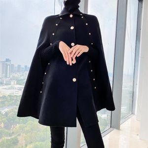 Hela Black Cape Woolen tygrock Kvinnor Poncho Autumn Winter Mid-Längd Loose Vintage Cloak Outwear Fashion Buttons Female197m