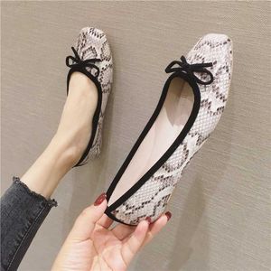 Dress Shoes Bow-Knot serpentine square toe ballet flats women moccasins slip on shoes women comfy antiskid snake pattern ballerina femme2020 L230721