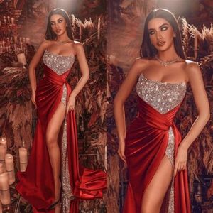 2022 Röd skopa sjöjungfru aftonklänningar ärmlös glittrande paljetterad sexig delad sida prom klänningar plus storlek festklänning C0213290N