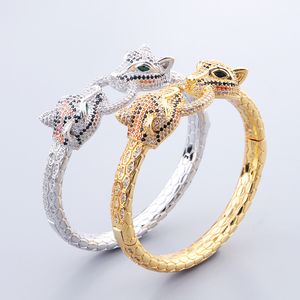 Modische Armreifen aus 18 Karat Gold mit zwei Leoparden-Silberarmbändern für Damen, Set mit Ringen für Herren, luxuriöser Mode-Unisex-Schmuck, Designer-Damenschmuck, Partygeschenk, Accessoires, Hochzeitsverkauf