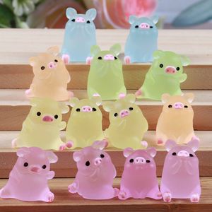 Garden Decorations 1PC Luminous Mini Resin Pig Car Dashboard Toys Dolls Figures Home Decoration Cartoon Color Chick Cute Ornaments Gifts 230721