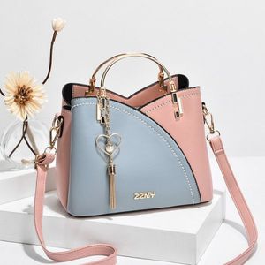 Borsa di vendita calda per la nuova celebrità di Internet da donna alla moda, senso di fascia alta, borsa a tracolla monospalla portatile alla moda e versatile di grande capacità